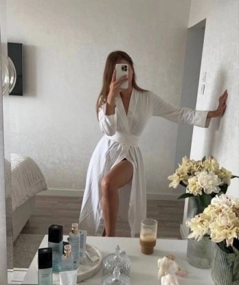 Обладаю креативным подходом и нежными прикосновениями, чтобы утолить все твои сокровенные желания. Мои услуги включают классический и эротический массаж, фантазии приветствуются! Я опытная и открытая для новых экспериментов, гарантирую полное удовлетворение и релаксацию. Сотни довольных клиентов остаются после каждой встречи, и я готова поделиться их отзывами. Мое местоположение - Москва, поэтому можем встретиться в любое удобное для тебя время. Посмотри мои фото и представь себя рядом со мной - вот такой я игривая и сексуальная. Жду твоего звонка! 👄💋🔥 8027, 27 лет